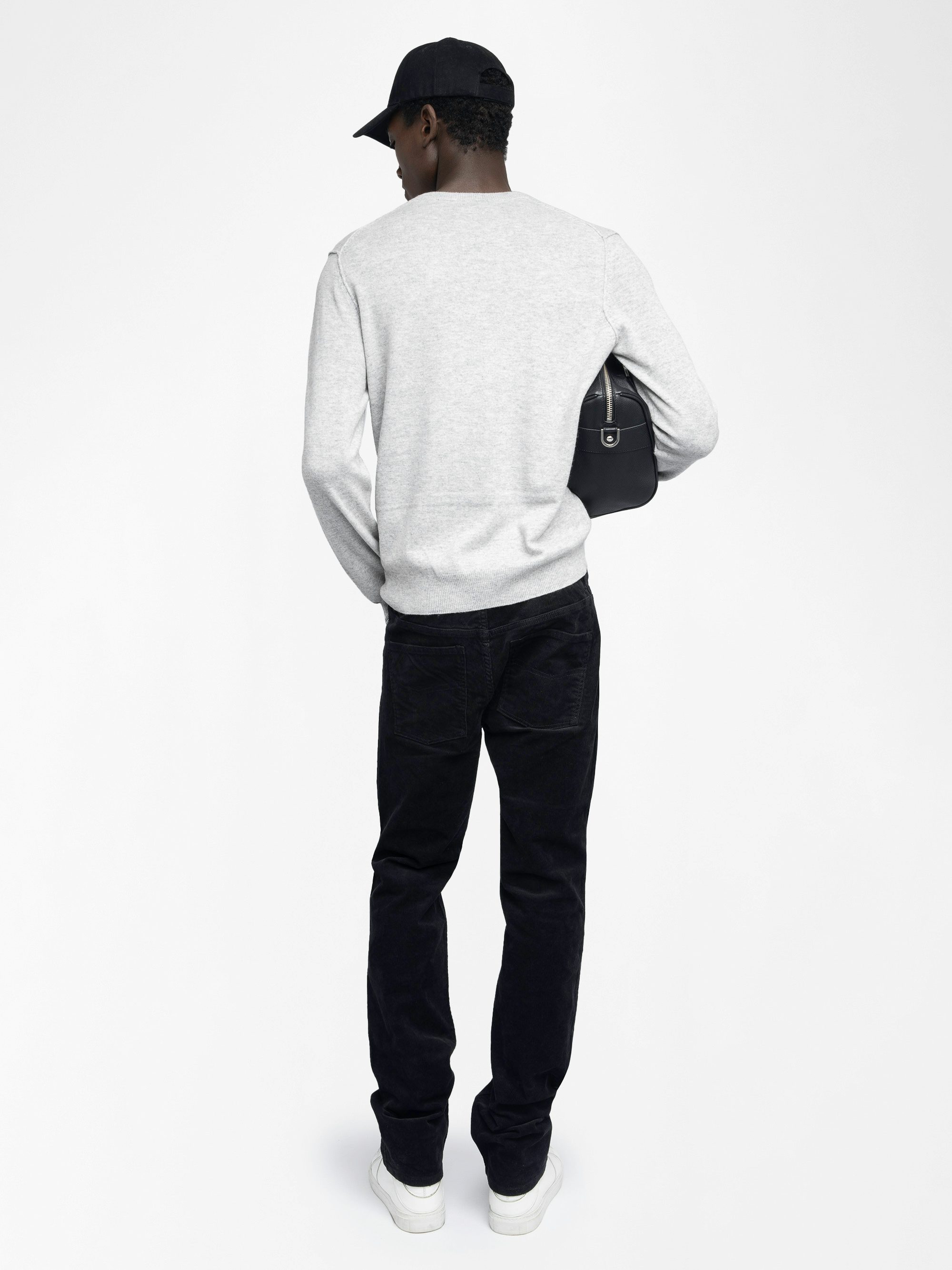 Kennedy Jumper - Jumper with round neck and heart embroidery on the front.